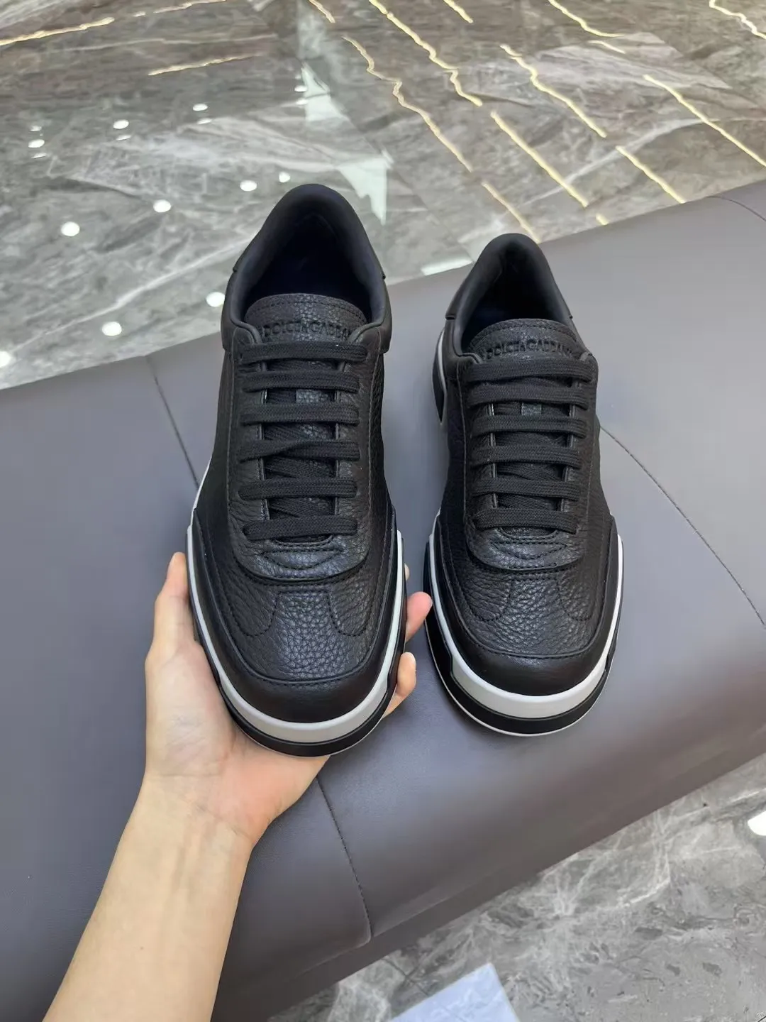 Men's shoes 💰460 [New style] 🐝🐝⚠️[DG] ⚠️High grade, top craftsmanship ⚠️Men's casual style, regular size 39 to 44 (45 can be customized ⚠️D &G Fashionable and casual style, unique design style! Fully original single-layer calfskin hollow design, inner calfskin latex back foot! Exclusive for summer! Original TPU outsole! Look at the details of the quality, and it can stand up to all kinds of tests!